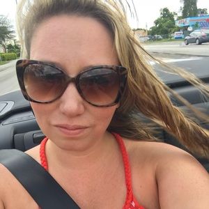 Meet your Posher, Nicolle